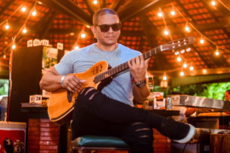 André Andrade leva carisma, talento, e muito bom gosto ao Horto Municipal